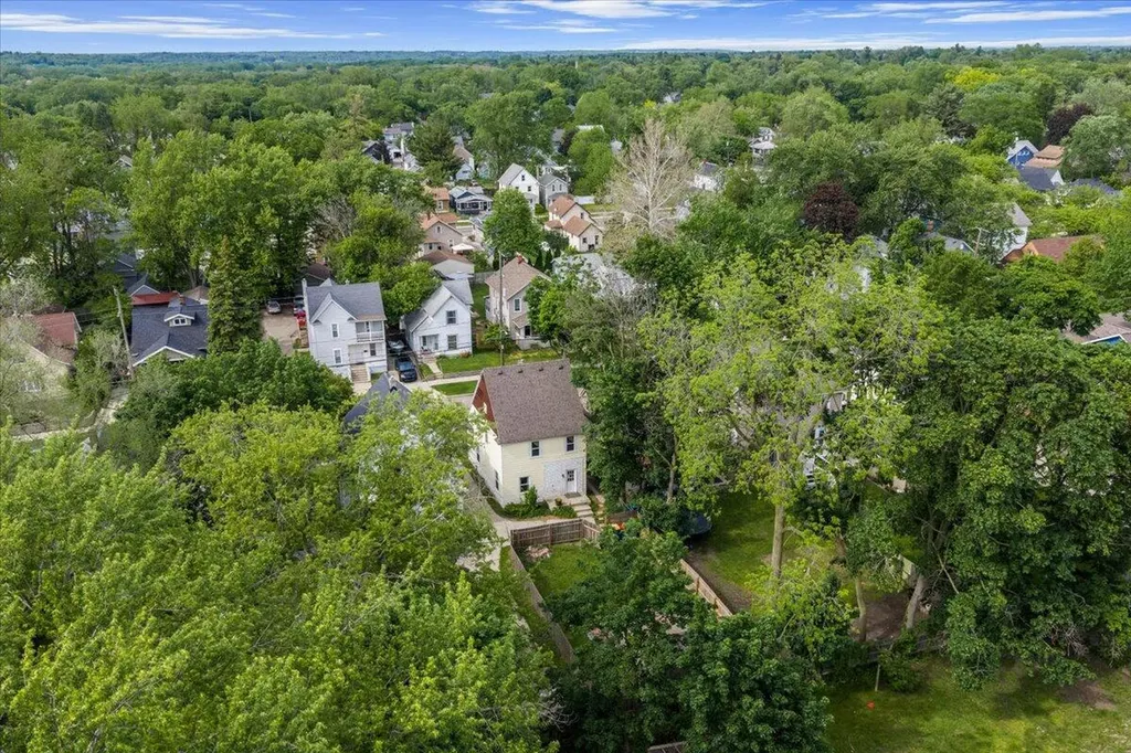 130 Palmer Street NE Grand Rapids City MI 49505