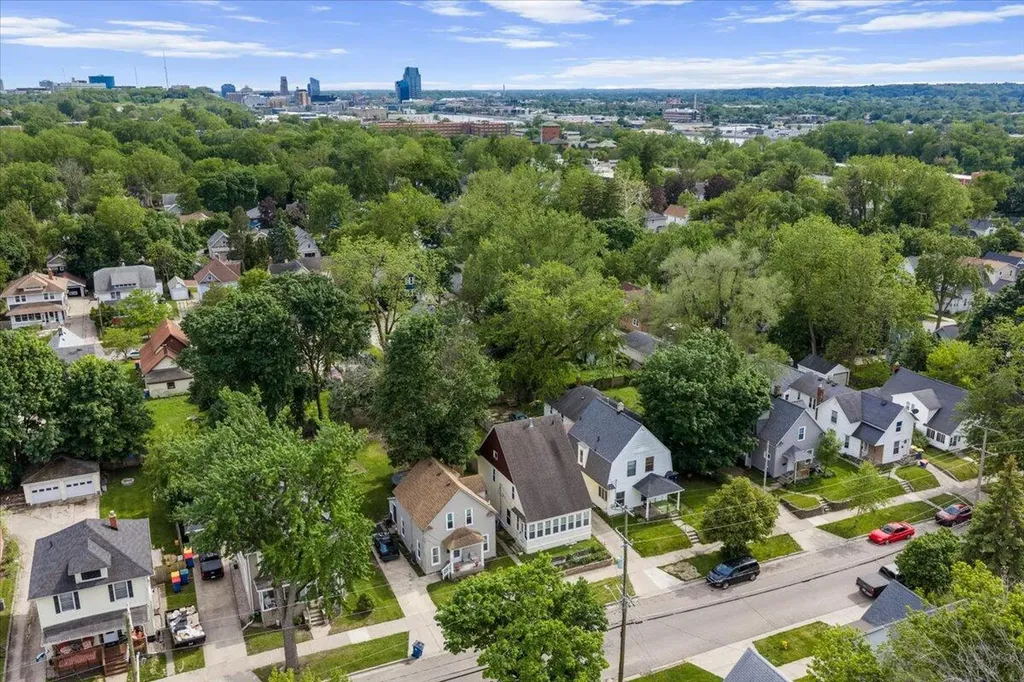 130 Palmer Street NE Grand Rapids City MI 49505