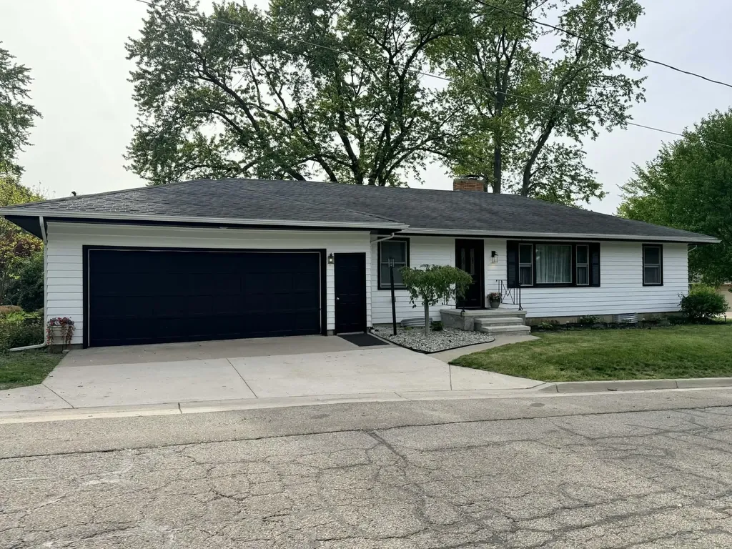 84 Kings Boulevard Sparta Township MI 49345