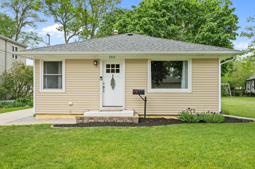 2515 De Laat Avenue SW Wyoming City MI 49519