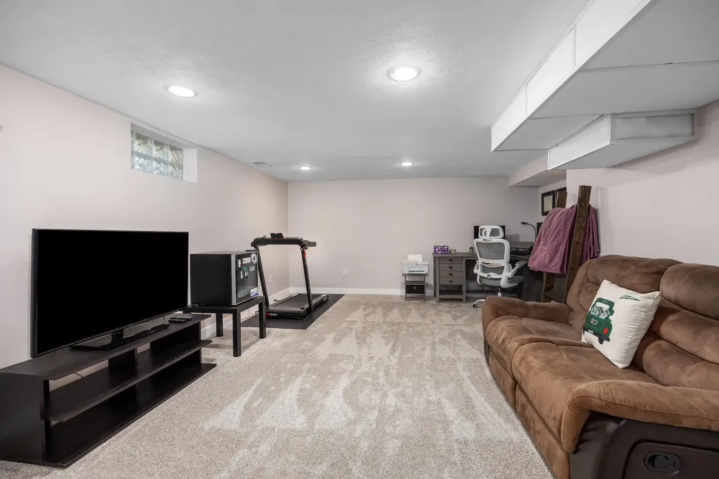 2515 De Laat Avenue SW Wyoming City MI 49519