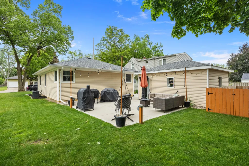 2515 De Laat Avenue SW Wyoming City MI 49519