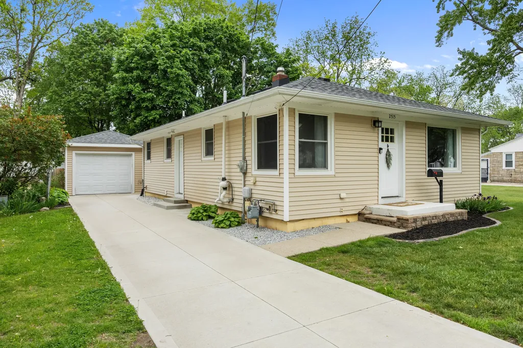 2515 De Laat Avenue SW Wyoming City MI 49519