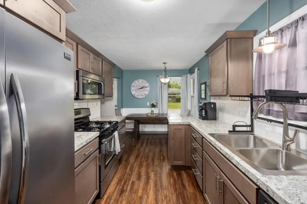 2515 De Laat Avenue SW Wyoming City MI 49519