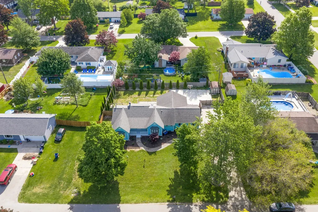 271 Glendale Avenue Holland City MI 49423