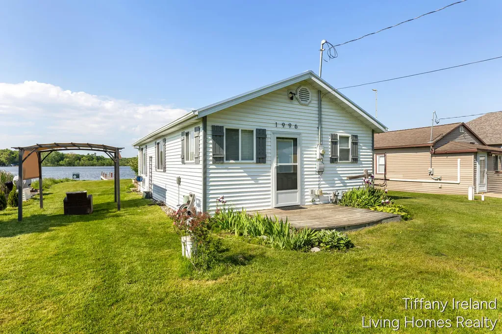 1996 Shore Drive Orleans Township MI 48865