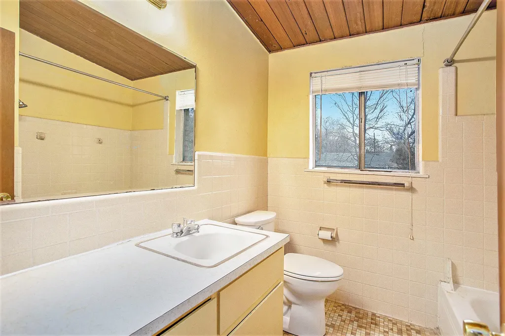 1238 Northfield Avenue NE Grand Rapids City MI 49505