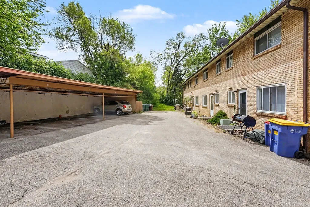 1226 Northfield Avenue NE Grand Rapids City MI 49505