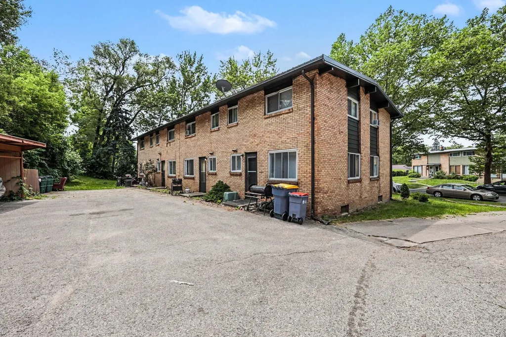 1226 Northfield Avenue NE Grand Rapids City MI 49505
