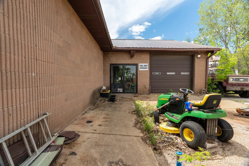 7251 Midland Road Tittabawassee Township MI 48623