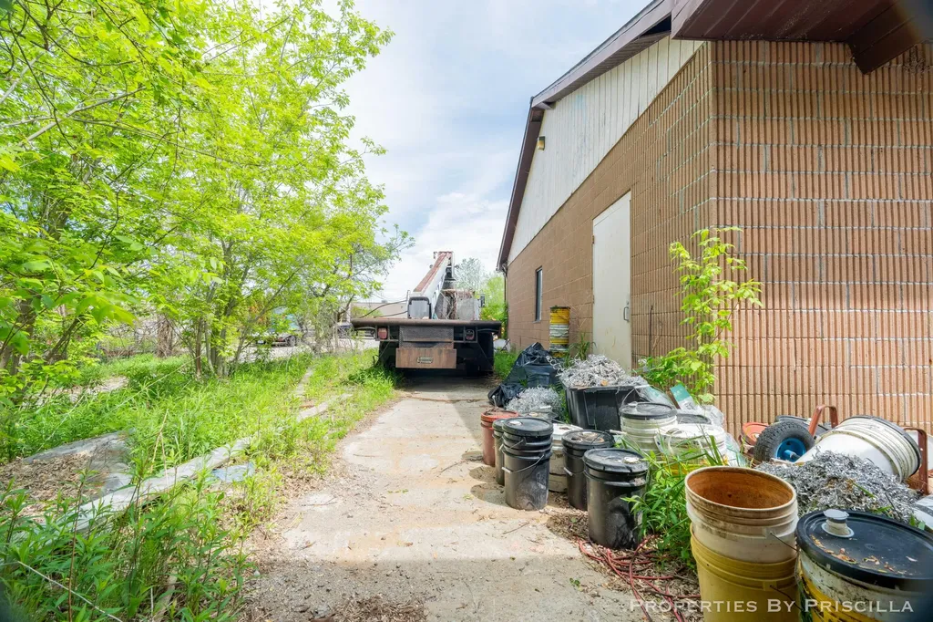 7251 Midland Road Tittabawassee Township MI 48623