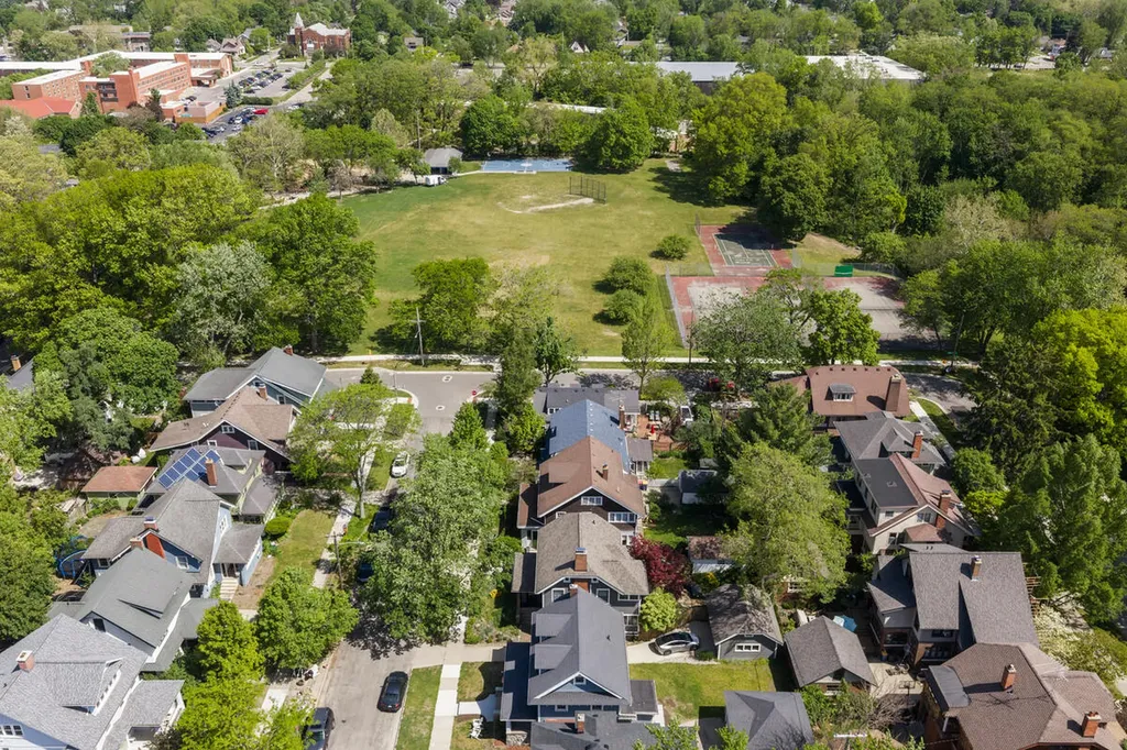220 Hampton Avenue SE Grand Rapids City MI 49506