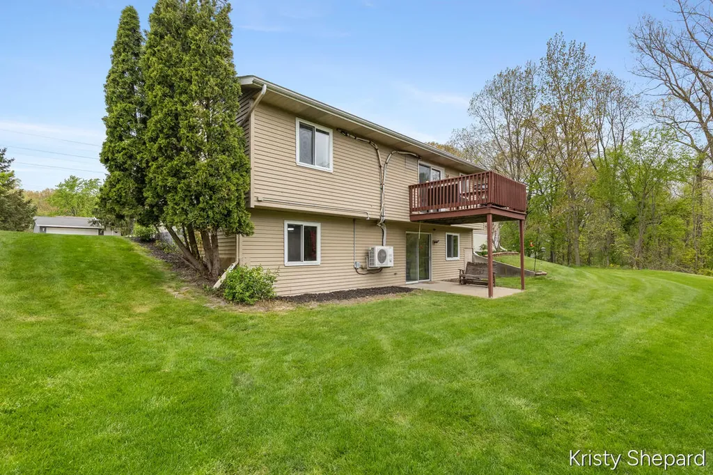 222 York View Place NW Alpine Township MI 49321