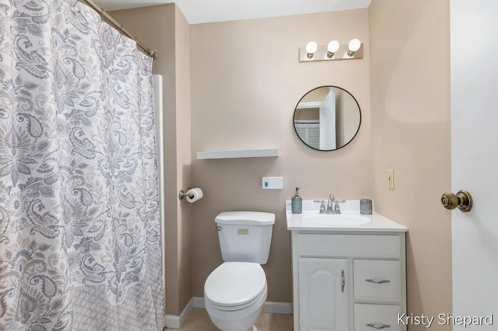 222 York View Place NW Alpine Township MI 49321