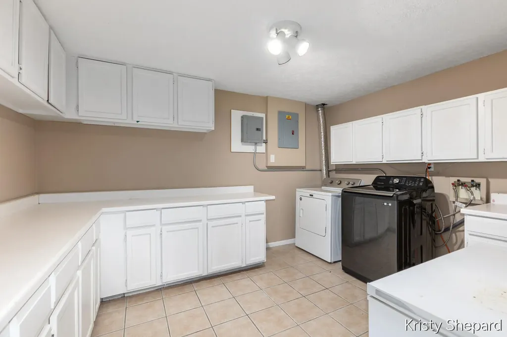 222 York View Place NW Alpine Township MI 49321
