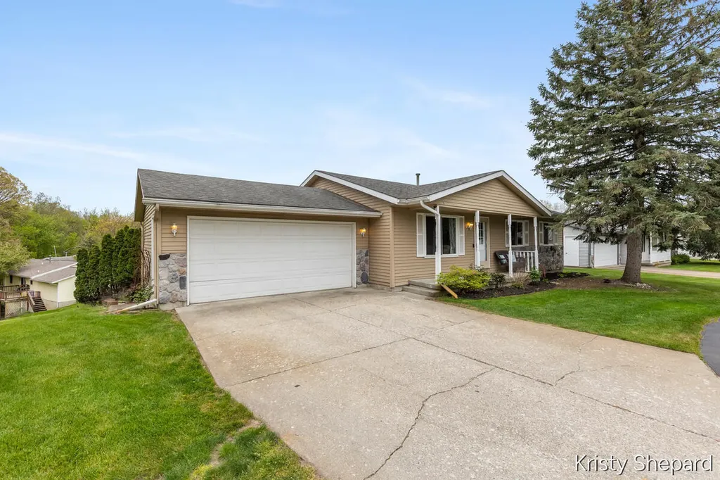 222 York View Place NW Alpine Township MI 49321