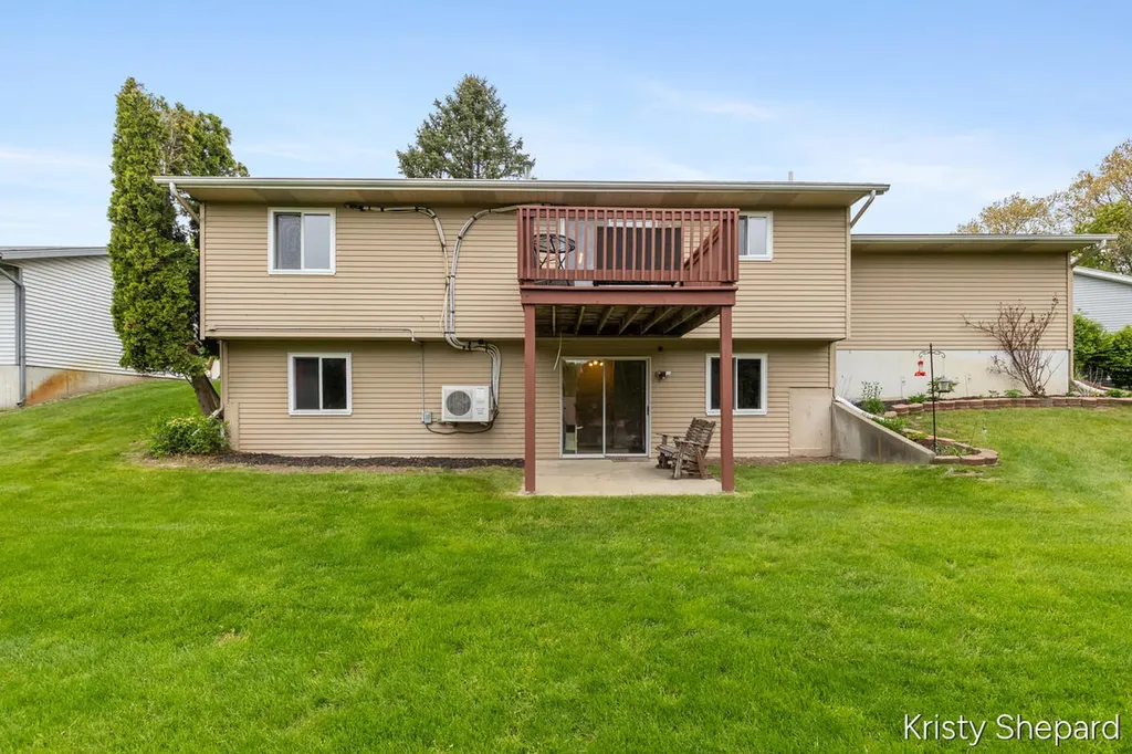 222 York View Place NW Alpine Township MI 49321