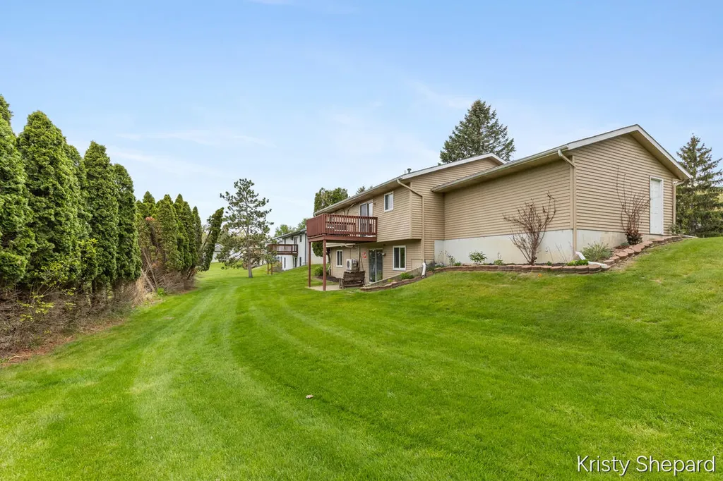 222 York View Place NW Alpine Township MI 49321