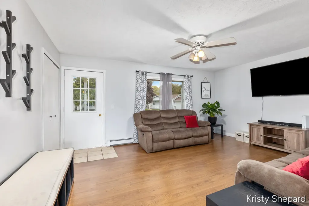222 York View Place NW Alpine Township MI 49321