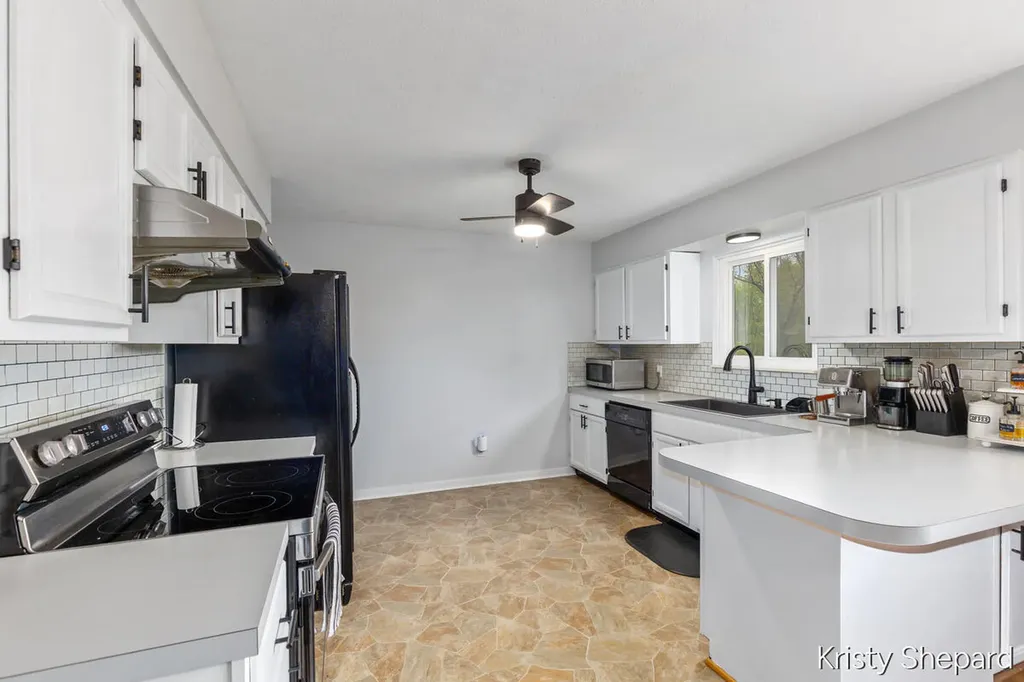 222 York View Place NW Alpine Township MI 49321
