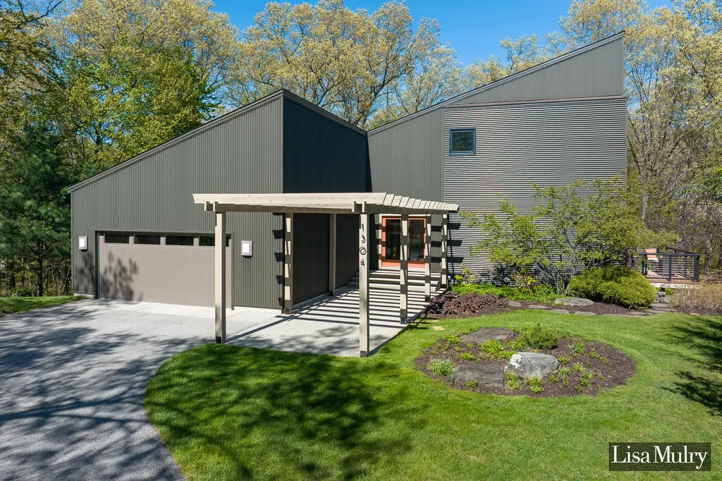 1304 Amelanchier Lane Lowell Charter Township MI 49331