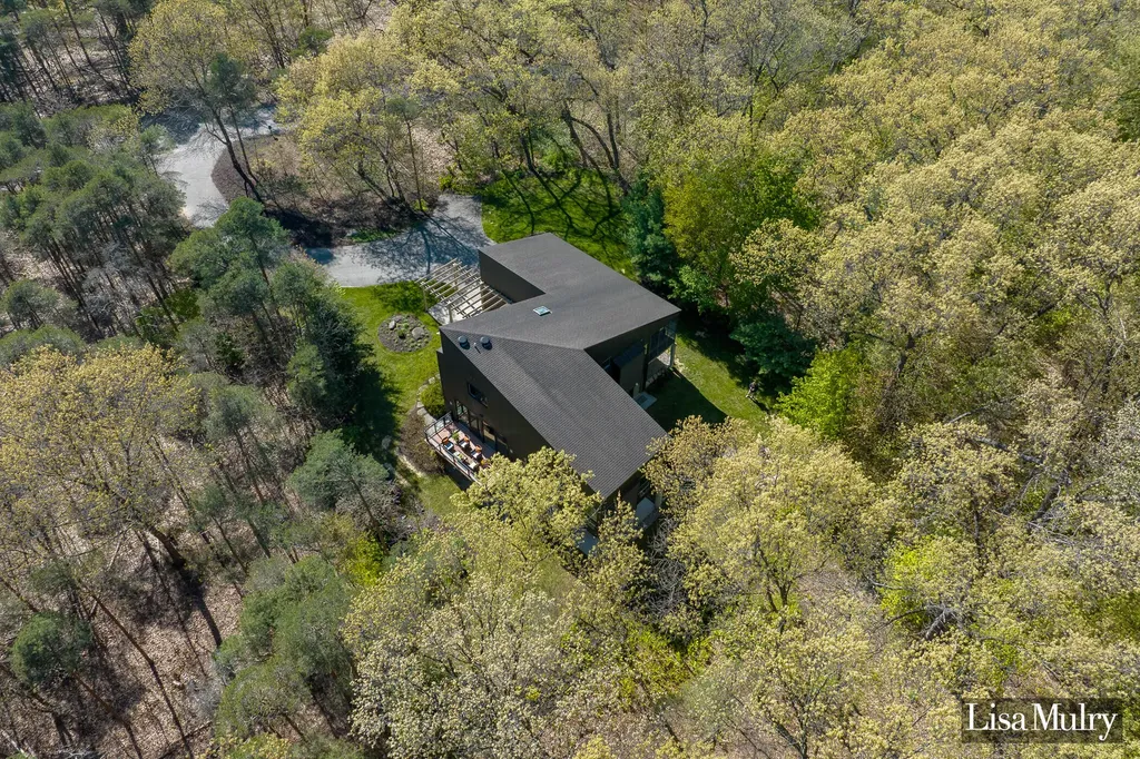1304 Amelanchier Lane Lowell Charter Township MI 49331