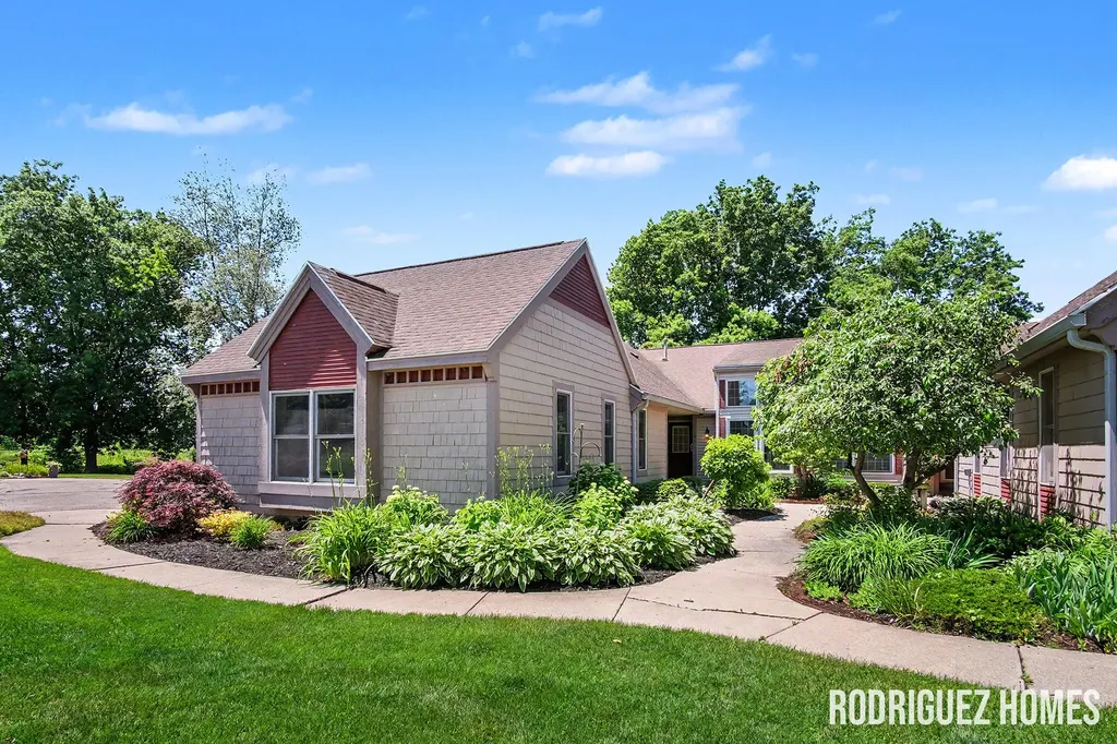 3393 English Hills Drive NW Walker City MI 49544