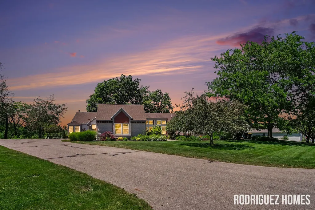 3393 English Hills Drive NW Walker City MI 49544