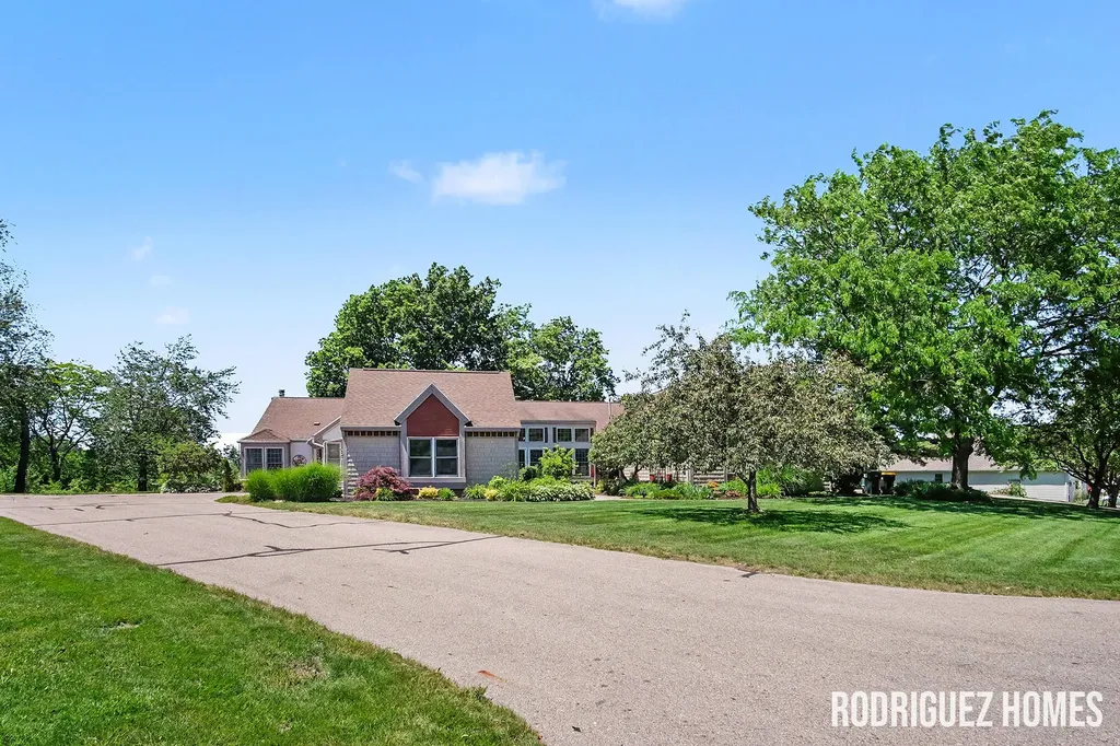 3393 English Hills Drive NW Walker City MI 49544