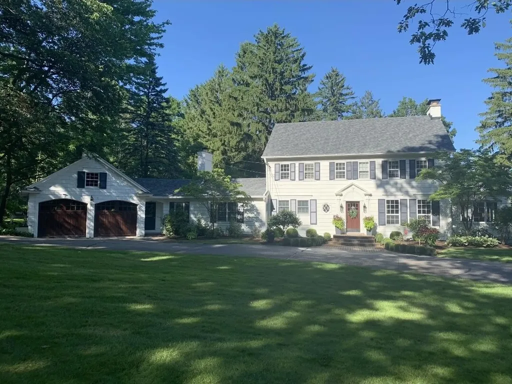 260 Lakeside Drive SE East Grand Rapids City MI 49506