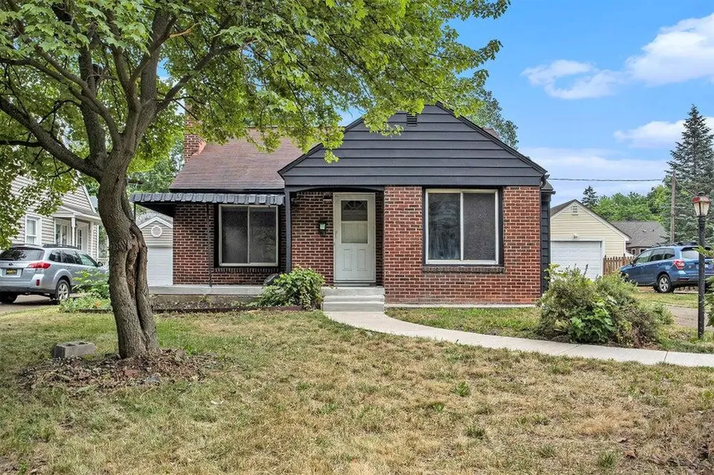 2328 Monroe Avenue NE Grand Rapids City MI 49505