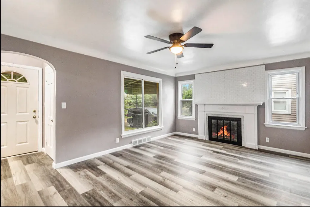 2328 Monroe Avenue NE Grand Rapids City MI 49505