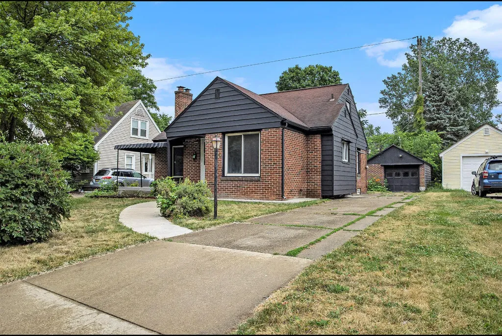2328 Monroe Avenue NE Grand Rapids City MI 49505