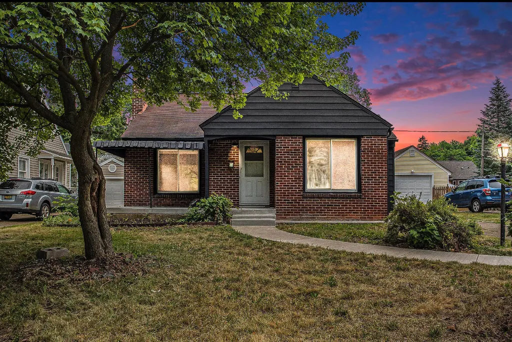 2328 Monroe Avenue NE Grand Rapids City MI 49505