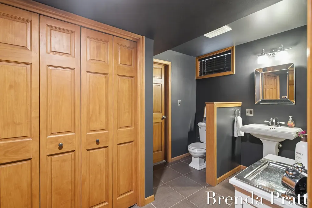 5274 Crooked Pine Drive SW Wyoming City MI 49418