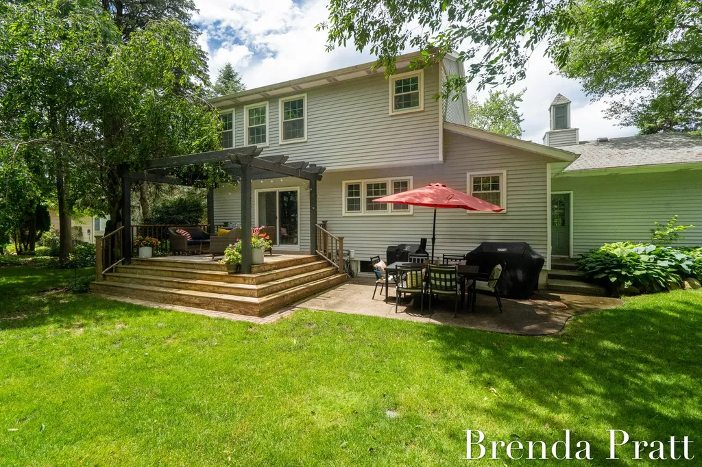 5274 Crooked Pine Drive SW Wyoming City MI 49418