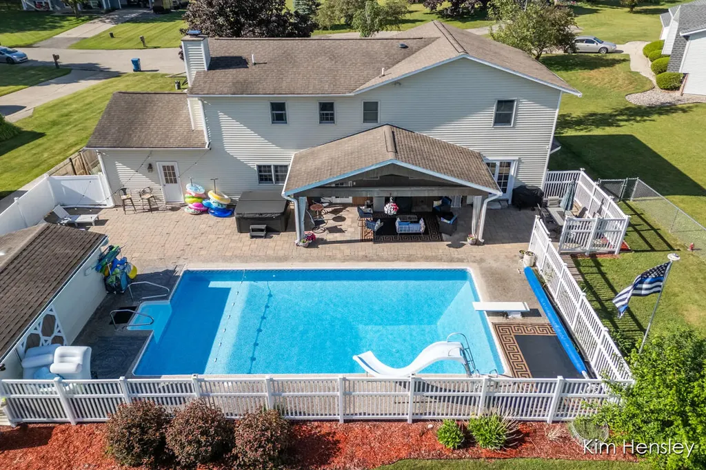 1594 Louva Court Belding City MI 48809