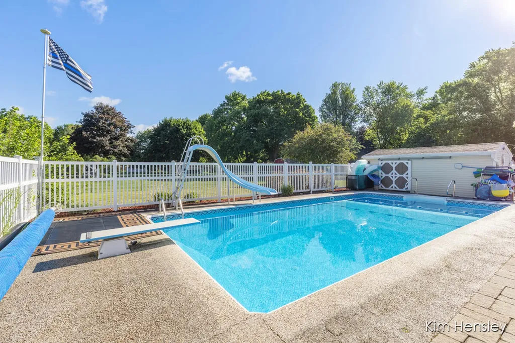 1594 Louva Court Belding City MI 48809