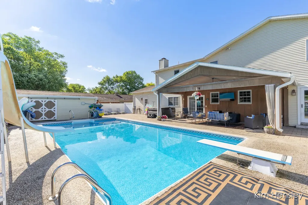 1594 Louva Court Belding City MI 48809