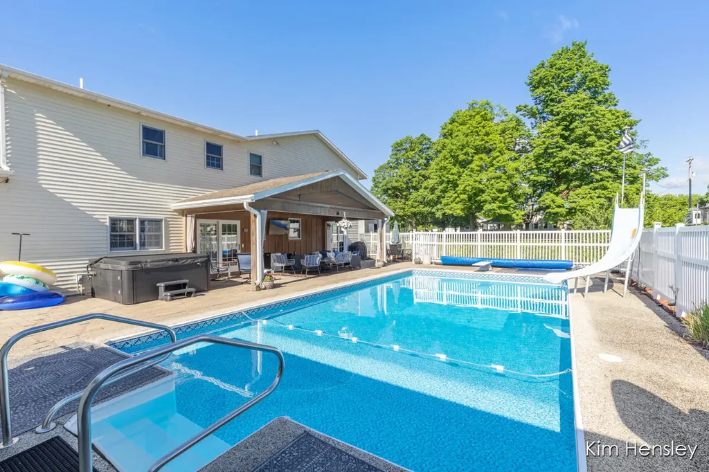 1594 Louva Court Belding City MI 48809