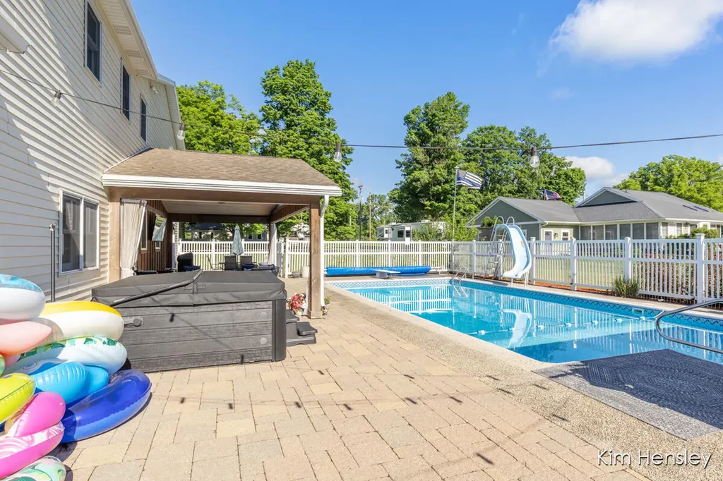 1594 Louva Court Belding City MI 48809