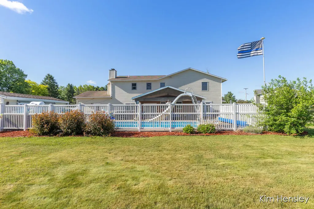 1594 Louva Court Belding City MI 48809