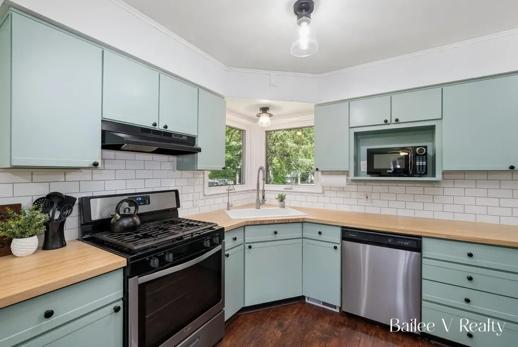 4116 Poinsettia Avenue SE Grand Rapids City MI 49508