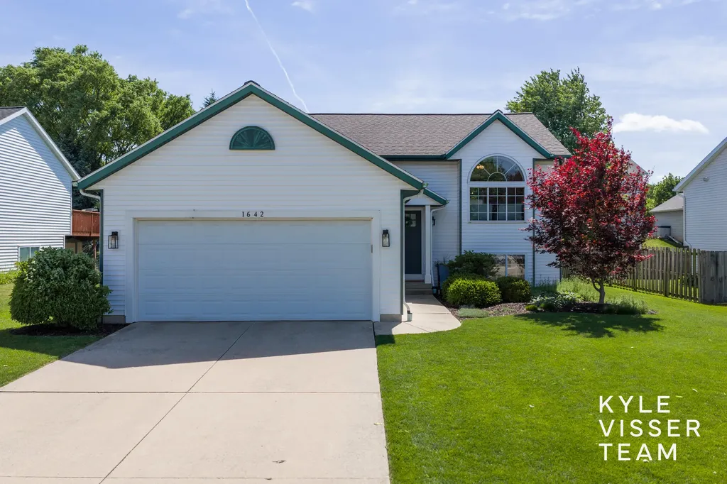 1642 Simmons Avenue NE Grand Rapids City MI 49505