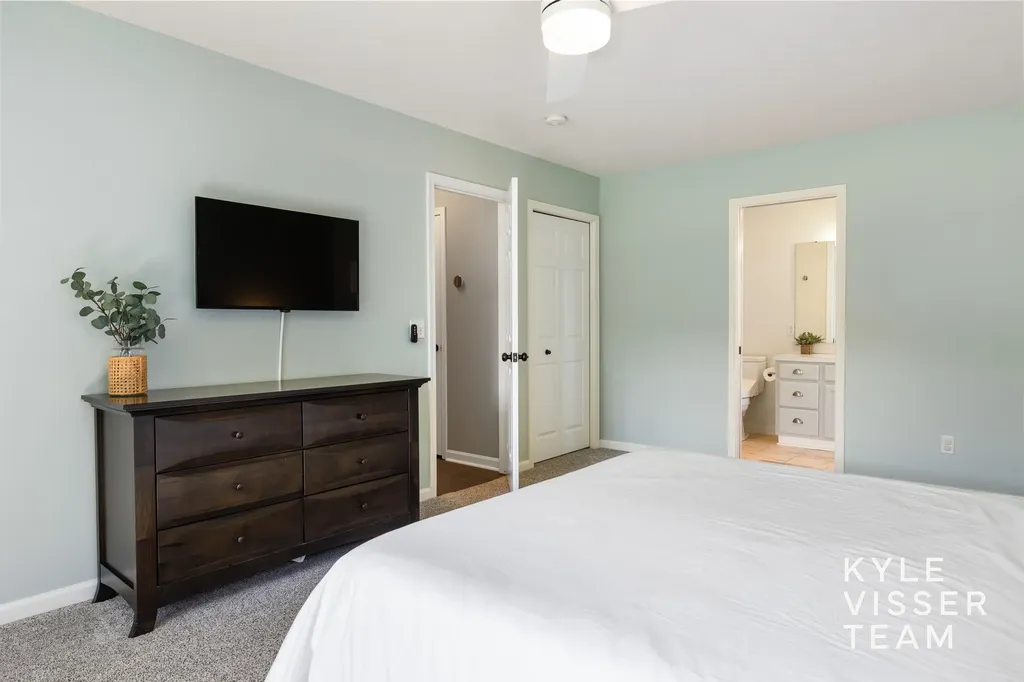 1642 Simmons Avenue NE Grand Rapids City MI 49505