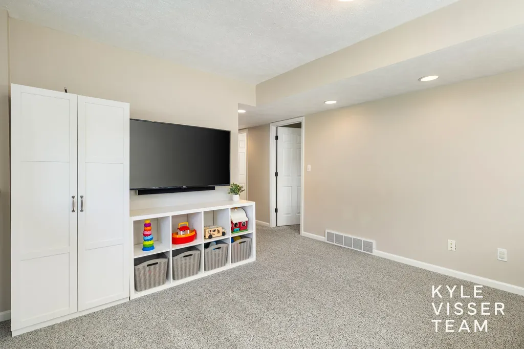 1642 Simmons Avenue NE Grand Rapids City MI 49505