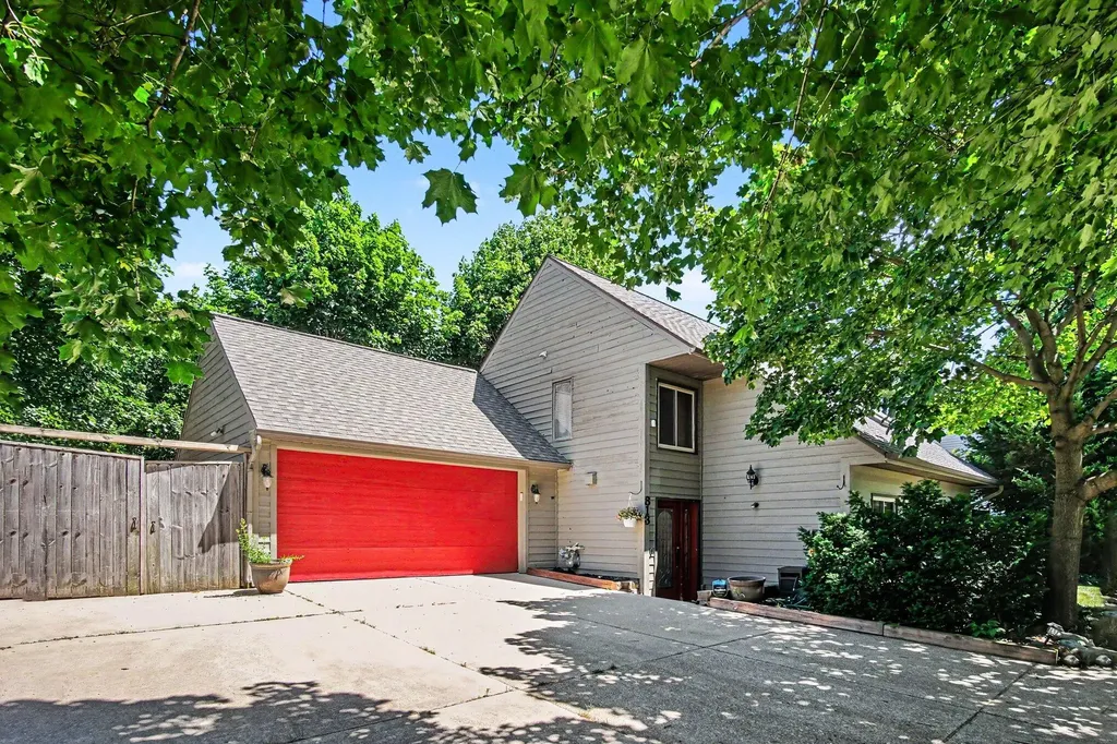 813 Tierra Street SE Kentwood City MI 49508