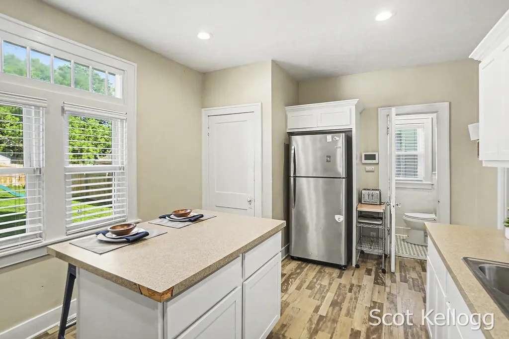 1821 Collins Avenue SE Grand Rapids City MI 49507