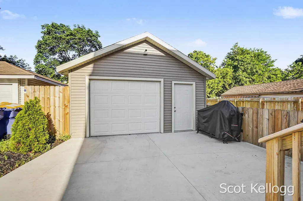1821 Collins Avenue SE Grand Rapids City MI 49507