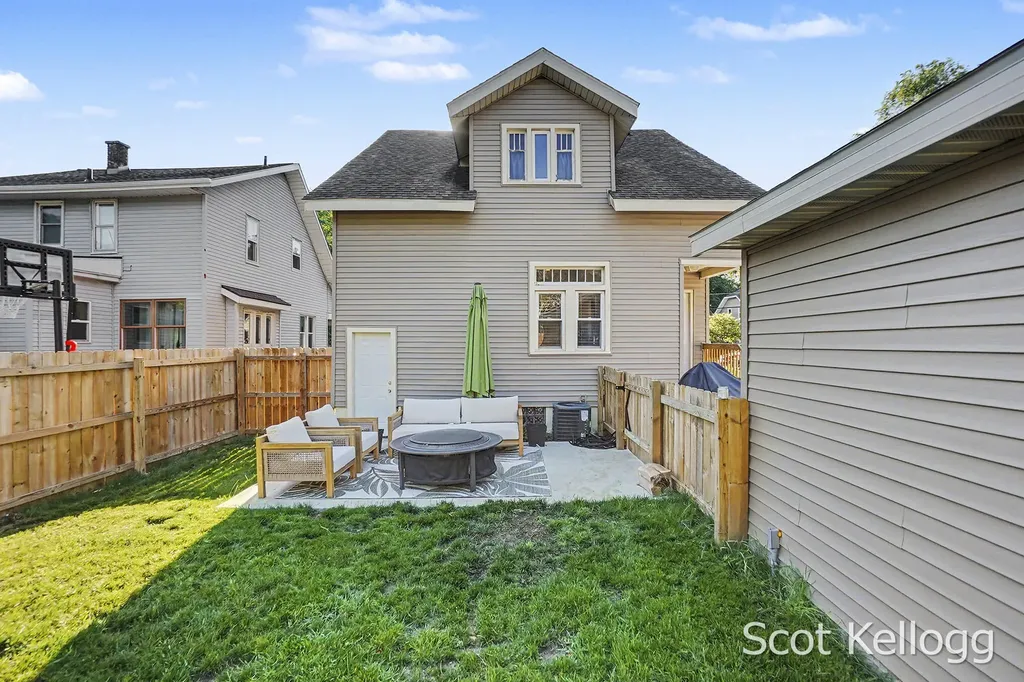 1821 Collins Avenue SE Grand Rapids City MI 49507